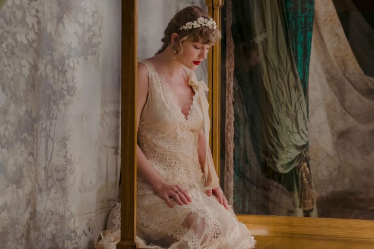 Taylor Swift’in Dokuzuncu Stüdyo Albümü ‘evermore’ Çıktı!