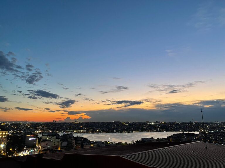 Muhteşem Manzarası İle İstanbul’da Tadına Doyulmaz Eğlencenin Adresi Süreyya Teras