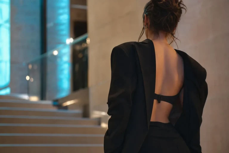 The Best Dressed Stars: Rosalía’nın siyah takımından Skarsgård’ın portreli tişörtüne